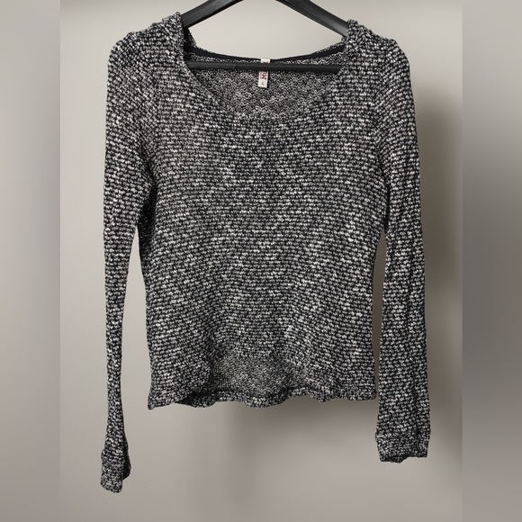 Mudd Long Sleeved Black and White Lightweight Sweater with a Hood Size L - Picture 3 of 3